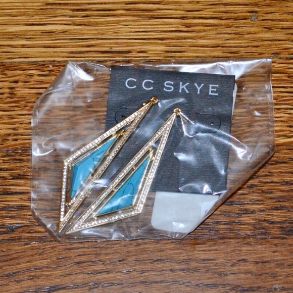 NWT CC SKYE OASIS GOLD TURQUOISE CRYSTAL DANGLE EARRINGS - Picture 2 of 3